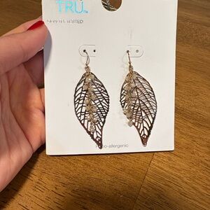 Gold Leaf Dangle Earrings nwt